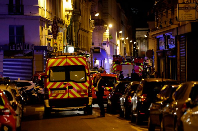 Attaque au couteau à Paris : deux morts, dont l'assaillant 