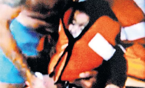 VIDEO. Des pêcheurs turcs sauvent in extremis un bébé syrien de la noyade