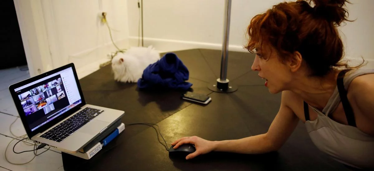 Confinés aux domiciles, les Turcs publient des vidéos de confinement comiques sur les réseaux sociaux