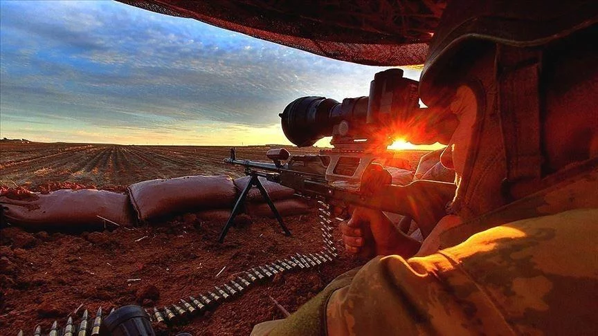 Un suspect terroriste d'origine française attrapé à la frontière