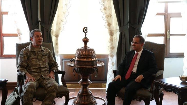 Turquie : Le chef de l'état-major et celui du renseignement à la frontière syrienne