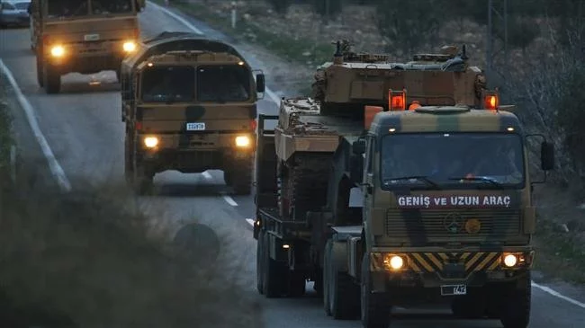 La Turquie continue d'envoyer ses forces terrestre à la frontière avec la Syrie