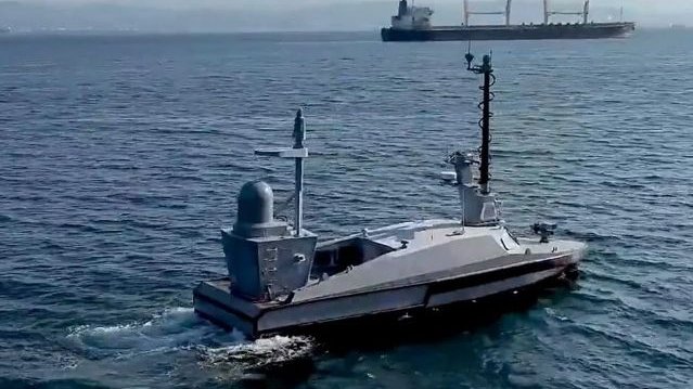 Après les drones Bayraktar, la Turquie lance maintenant le premier navire de surface sans pilote au monde