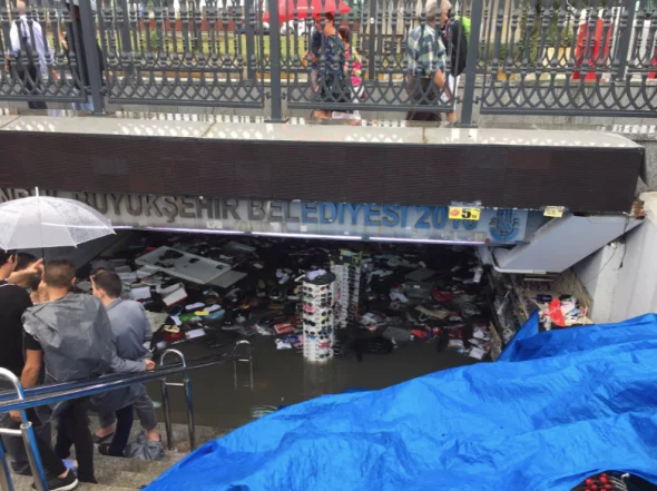 Une pluie torrentielle en Turquie provoque des inondations meurtrières
