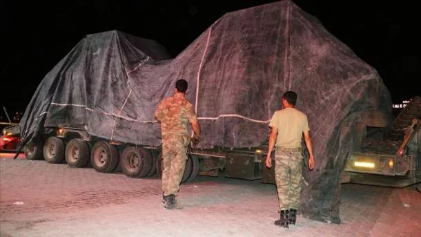 Déploiement militaire turc à la frontière syrienne