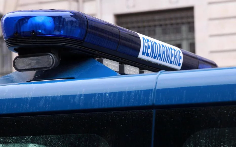 Une mère de famille voilée poignardée en pleine rue