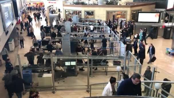 34 personnes en partance pour Nantes arrêtées avec de faux papiers à l'aéroport d'Istanbul