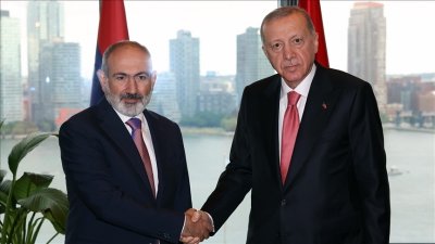 Nikol Pachinian et Recep Tayyip Erdoğan