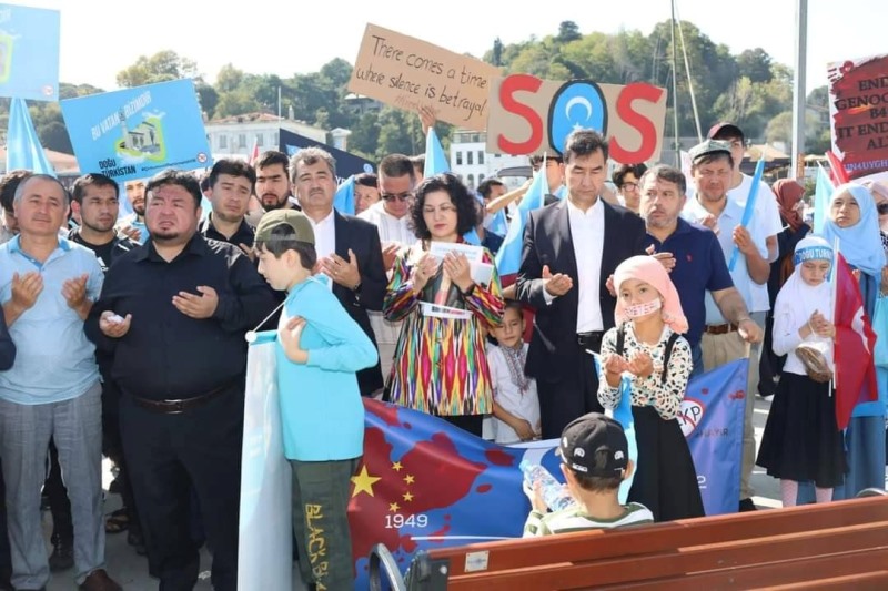 Les Ouïghours turcs protestent contre l'occupation chinoise à l'occasion de sa 73e fête nationale
