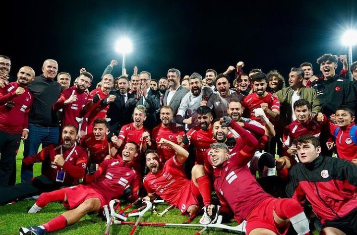 L'équipe nationale de football turque des amputés sont championne du monde