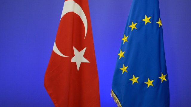 Turquie-UE : Ankara menace de geler les relations