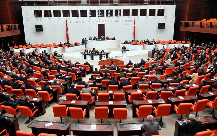 Le Parlement se réunit extraordinairement : HDP et MHP en désaccord