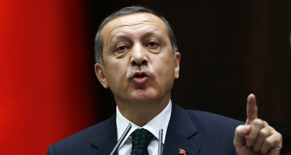 Vaine tentative de "sauver" les relations UE-Arménie : Hollande continue de soutenir à bout de bras le criminel Sarkissian