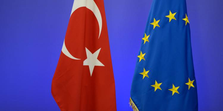 Ankara salue l'accord de sortie de crise en Ukraine