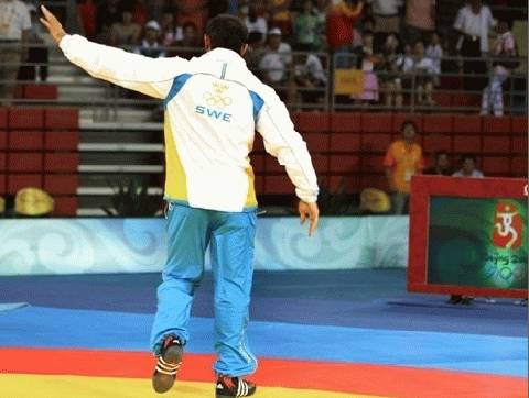 Geste anti-sportif du lutteur arménien Ara Abrahamian aux Jeux Olympiques de Pékin