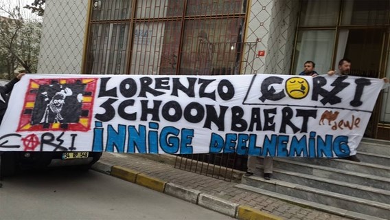 Les supporters de Besiktas rendent hommage au fan brugeois décédé lundi