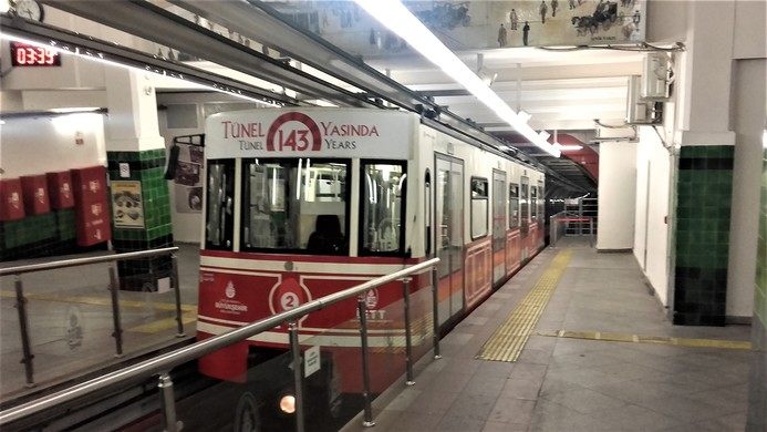 "Tünel" le deuxième métro urbain le plus ancien du monde