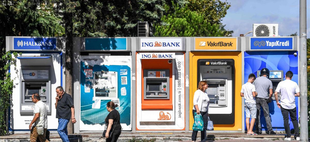 La Turquie inflige des amendes aux banques pour avoir enfreint les règles en matière de taux d'intérêt, sans avoir restructuré la dette