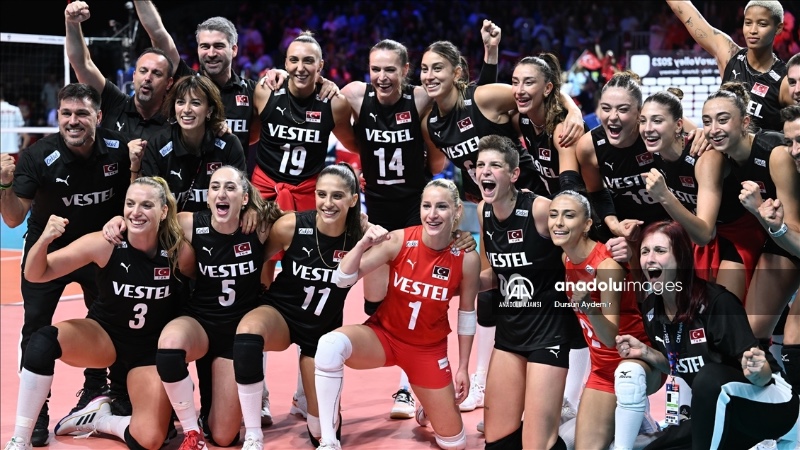 Les “Sultanes du Filet” dominent le Canada : Une victoire éclatante 3‑0 à Istanbul