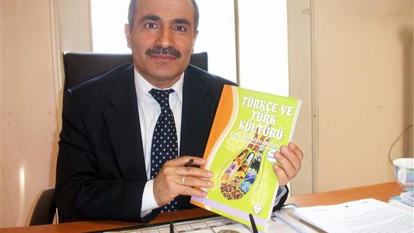 Intégrer les cours de turc plutôt que les différer » 