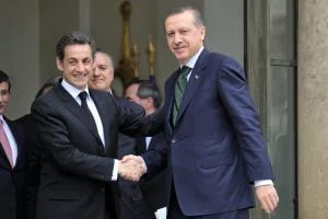 Sarkozy promet à Erdogan de venir en Turquie
