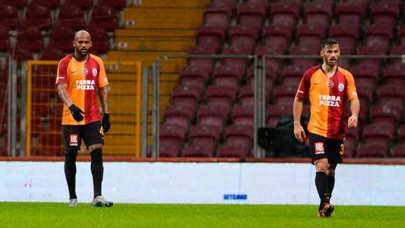 La décision de la Turquie de reprendre les ligues de football suscite le débat