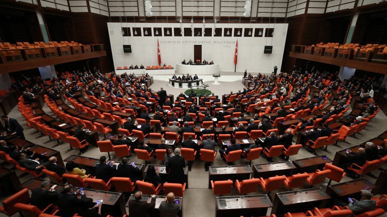 Nouveau Parlement turc : plus de partis et plus de femmes