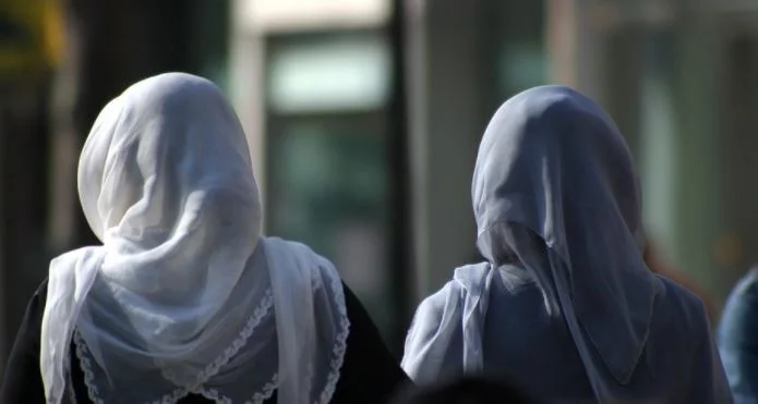 En Turquie, l'autorisation du port du voile dans l'armée fait polémique