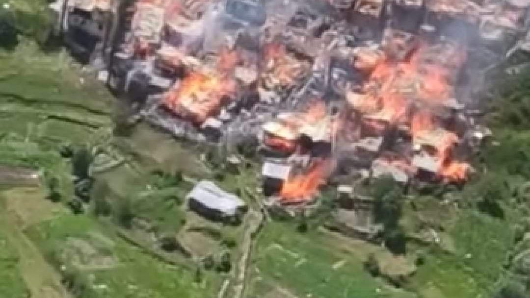 Haut-Karabakh : des Arméniens brûlent des maisons avant la cession de régions à l'Azerbaïdjan