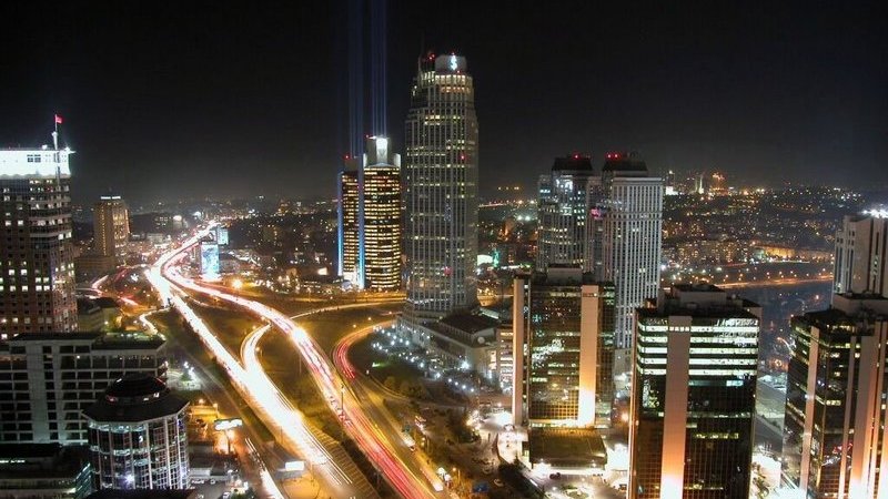 Un mort et cinq blessés dans un incendie sur un chantier de construction à Istanbul en Turquie