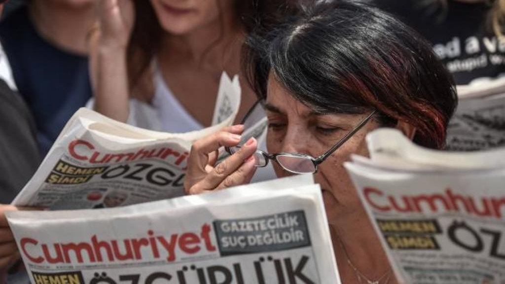 Peines confirmées en appel pour les journalistes de Cumhuriyet