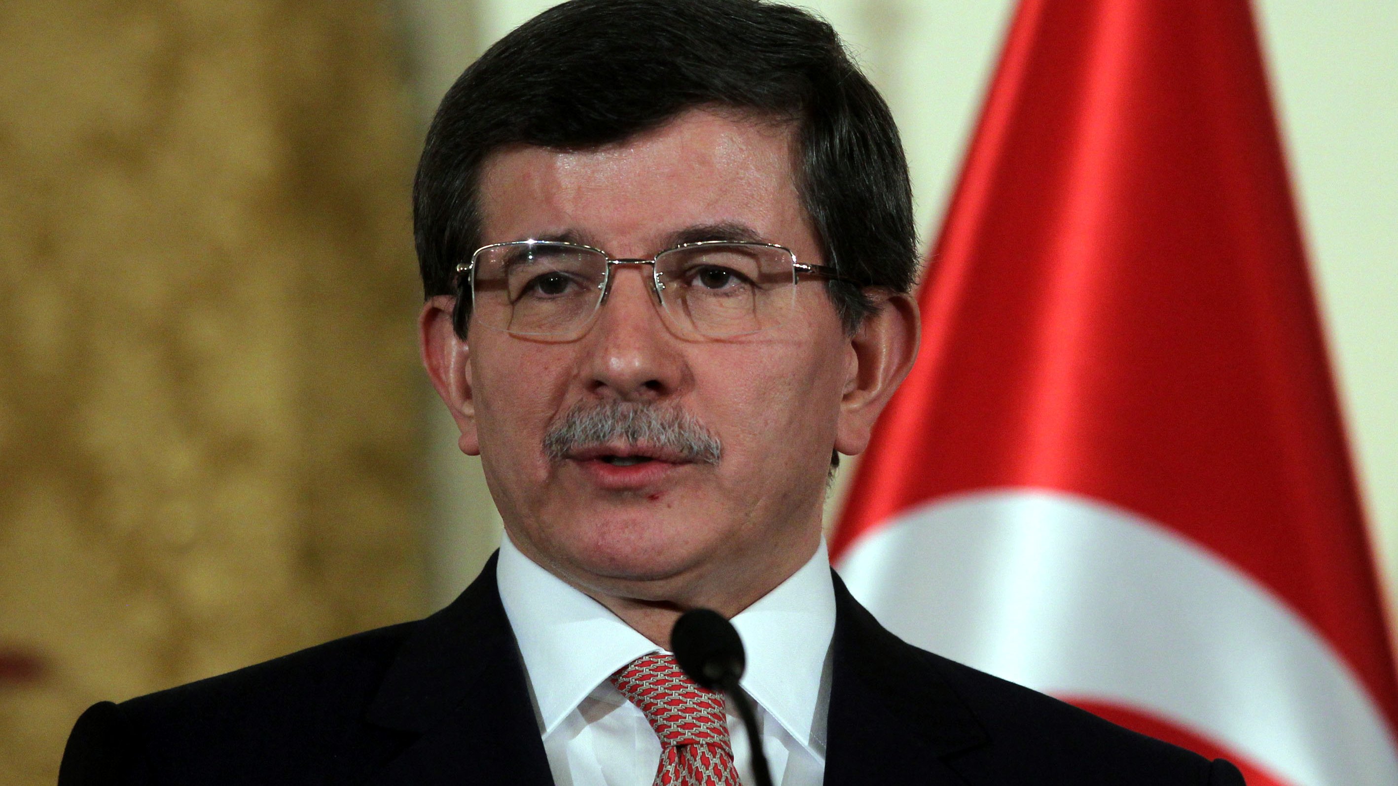 Sans surprise, Ahmet Davutoglu redevient premier ministre 