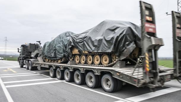 Déploiement militaire à la frontière syrienne