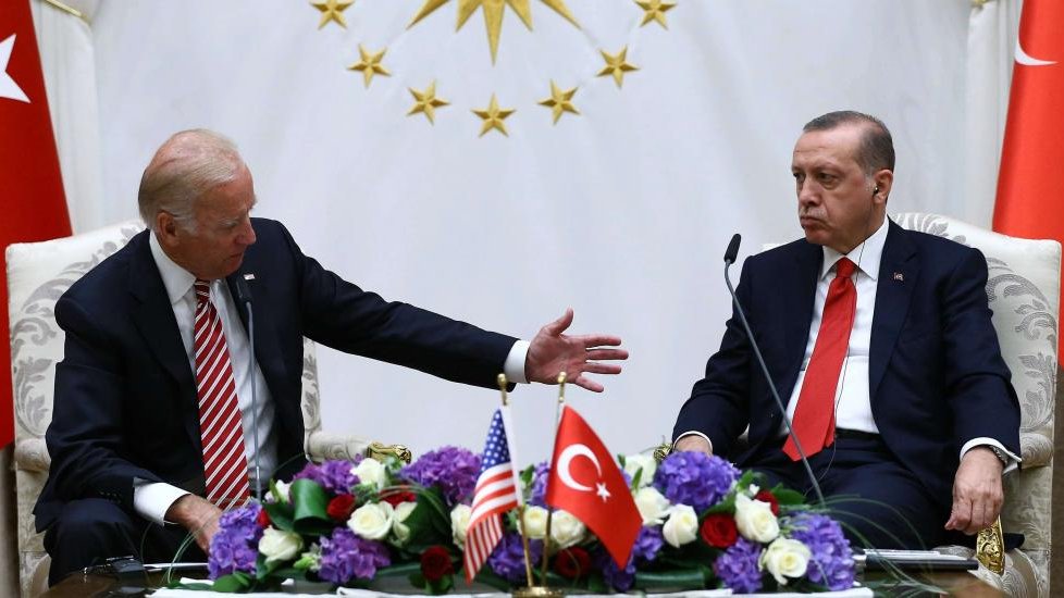 Biden augmentera le soutien américain aux YPG en Syrie et en Irak, selon un universitaire