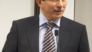 Davutoglu aux Arméniens du Liban : « Il faut se libérer des mémoires unilatérales »