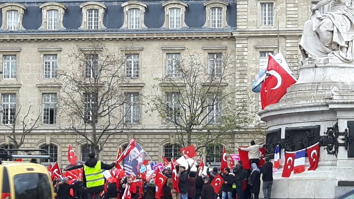 Affrontements dans Paris en marge d'une manifestation turque