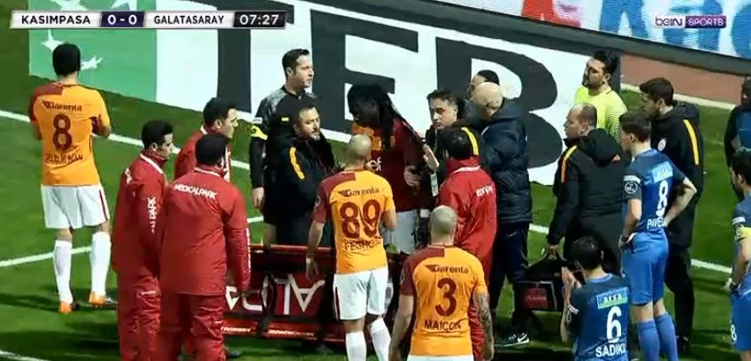 Gomis s'évanouit brièvement en plein match