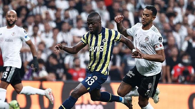 Fenerbahçe ne passe pas, Besiktas tient bon