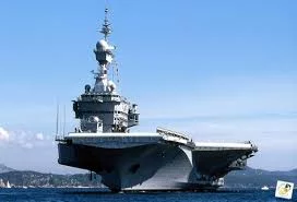 La France envoie son porte-avion Charles De...