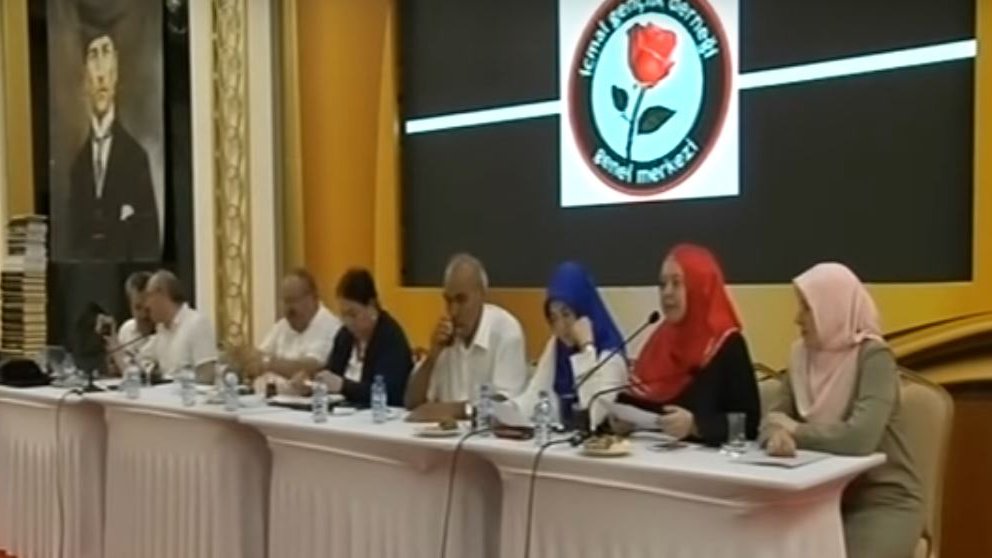 DE L'ANGELISME OTTOMAN AU REALISME REPUBLICAIN