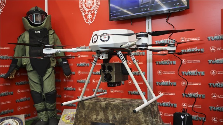 La Turquie teste le premier drone au monde équipé d'un laser