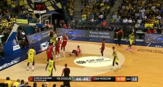 De Colo crucifie le Fenerbahçe au buzzer 