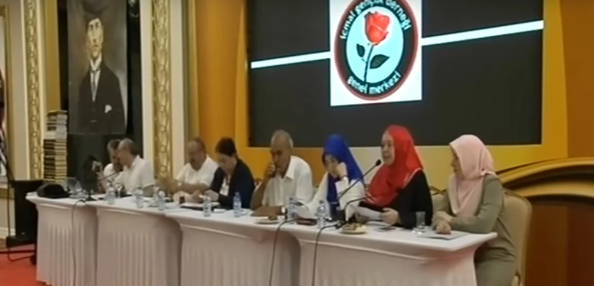 DE L'ANGELISME OTTOMAN AU REALISME REPUBLICAIN