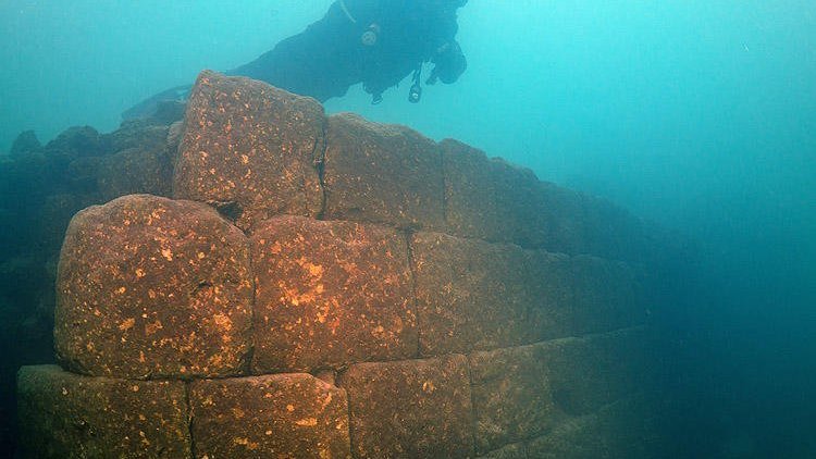 Une forteresse vieille de 3.000 ans découverte au fond d'un lac en Turquie 