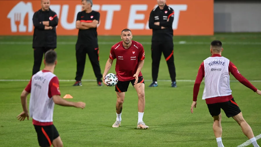 "Deux pays, une nation" : le soutien de Bakou garanti à la Turquie à l'Euro 2020
