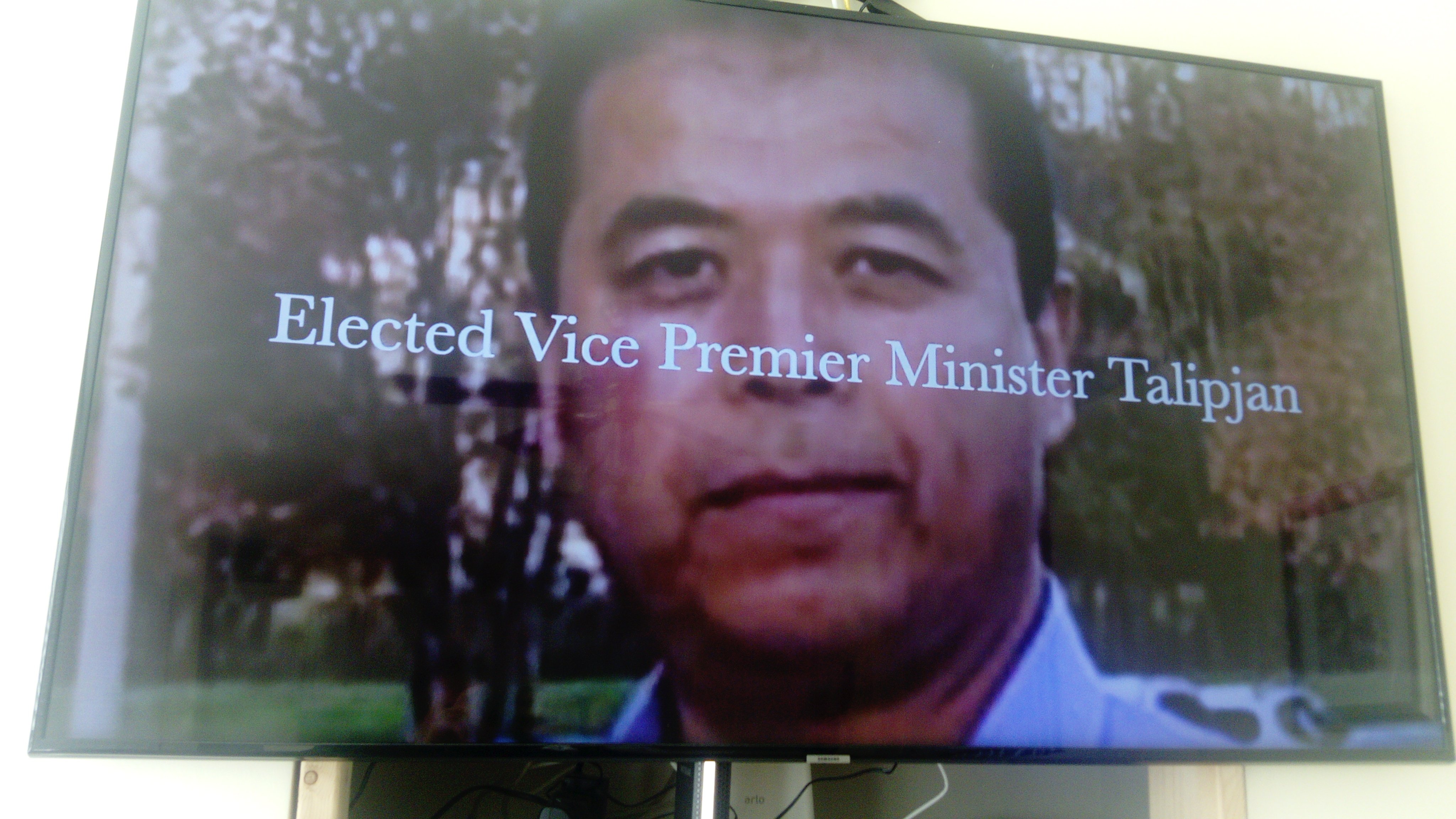 TALIP ATAJAN : LA FORCE TRANQUILLE EN EXIL.