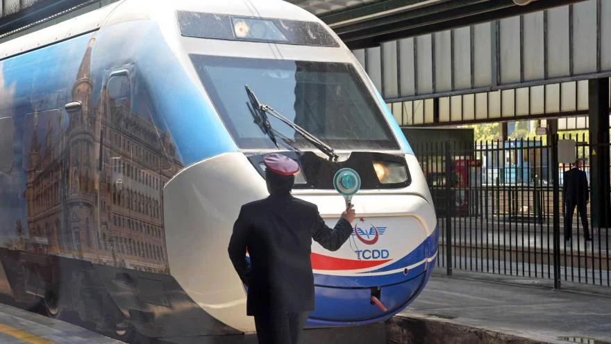 Inauguration d'une gare de TGV à Ankara