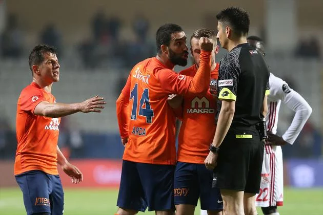 Arda Turan suspendu pour 16 matches