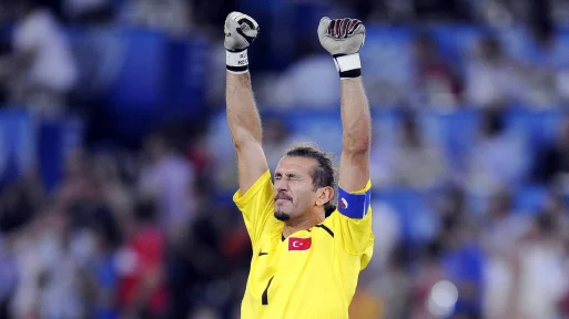 La légende du football turc Rüştü dans un état critique