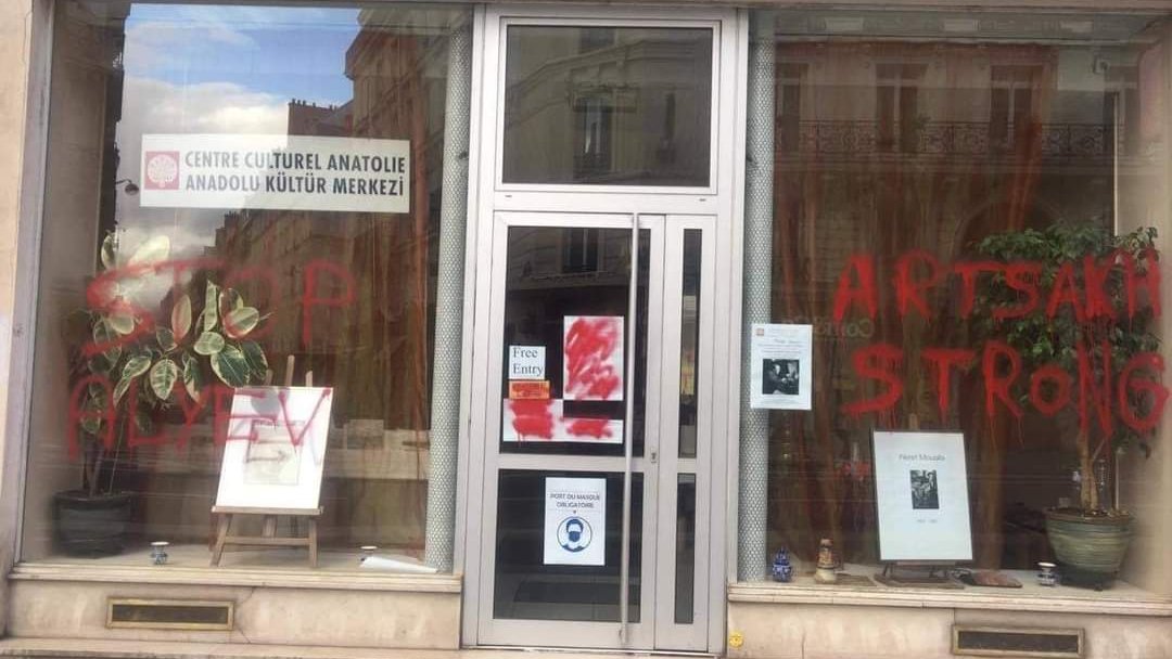 FOLIE COMMUNAUTARISTE & AGRESSION ANTI-TURQUE